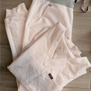 FIGS Scrub Set - Small (White | HW Zamora Joggers + Catarina Top)